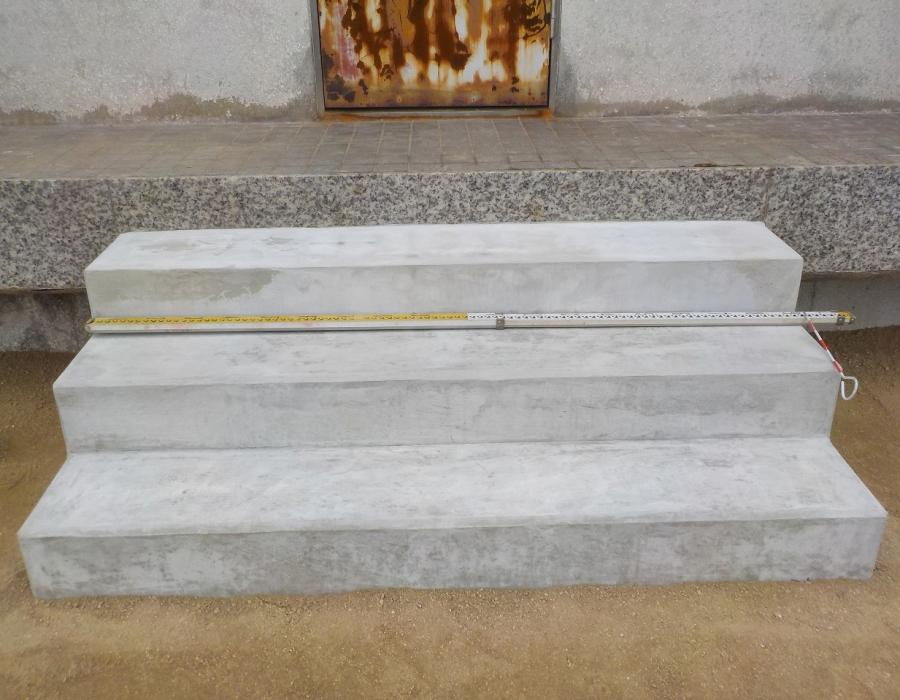 階段復旧コンクリート打設工事の画像